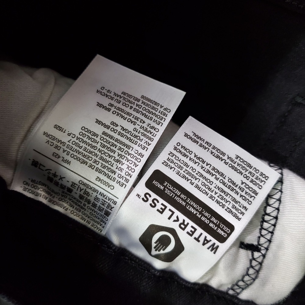 Levi's 541 Men Jeans 38x32 Black Denim‎ Straight Mid Rise Pockets (38x30) - Picture 8 of 10